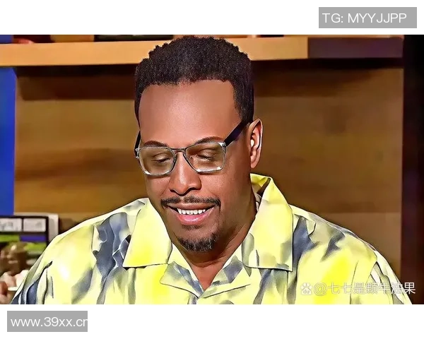 撒钱与女孩之间的微妙关系皮尔斯的幽默回应引发热议